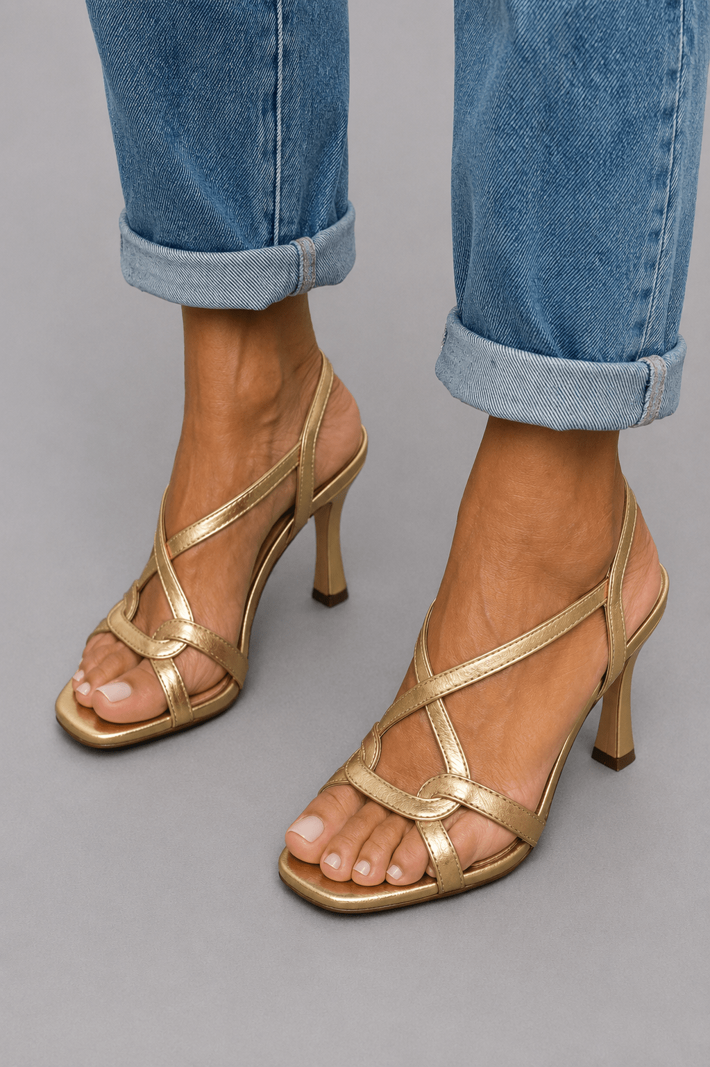 Elisabeth | Golden Sandals: Summer Charm